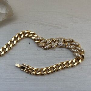 Elegant Gold Chain Bracelet